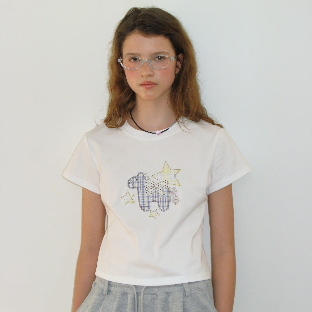 RONRON RIBBON PONY APPLIQUE CROP T SHIRT WHITE