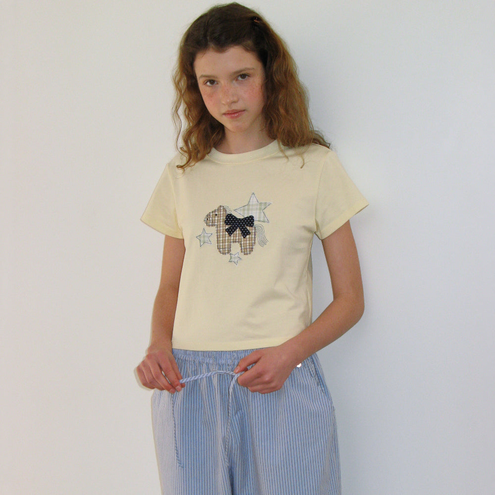 RONRON RIBBON PONY APPLIQUE CROP T SHIRT SOFT YELLOW