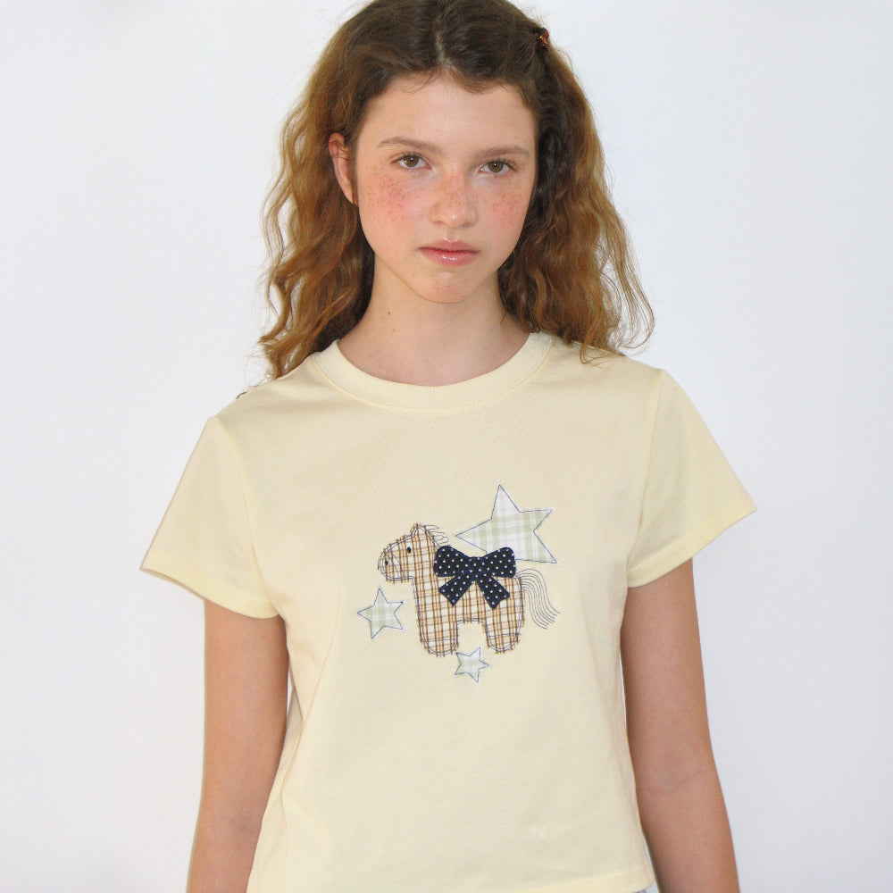 RONRON RIBBON PONY APPLIQUE CROP T SHIRT SOFT YELLOW