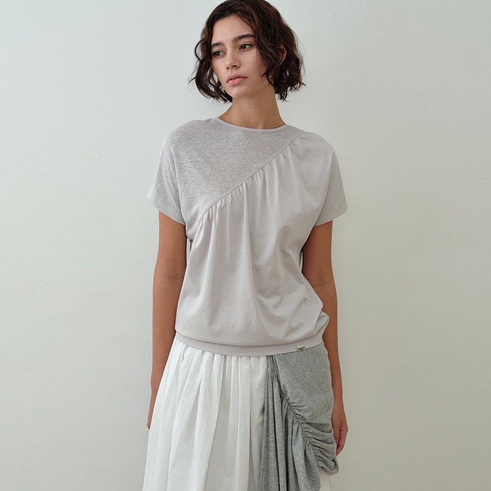 SYMMETRIC PERCENT Diagonal Shirring Top / Grey Beige
