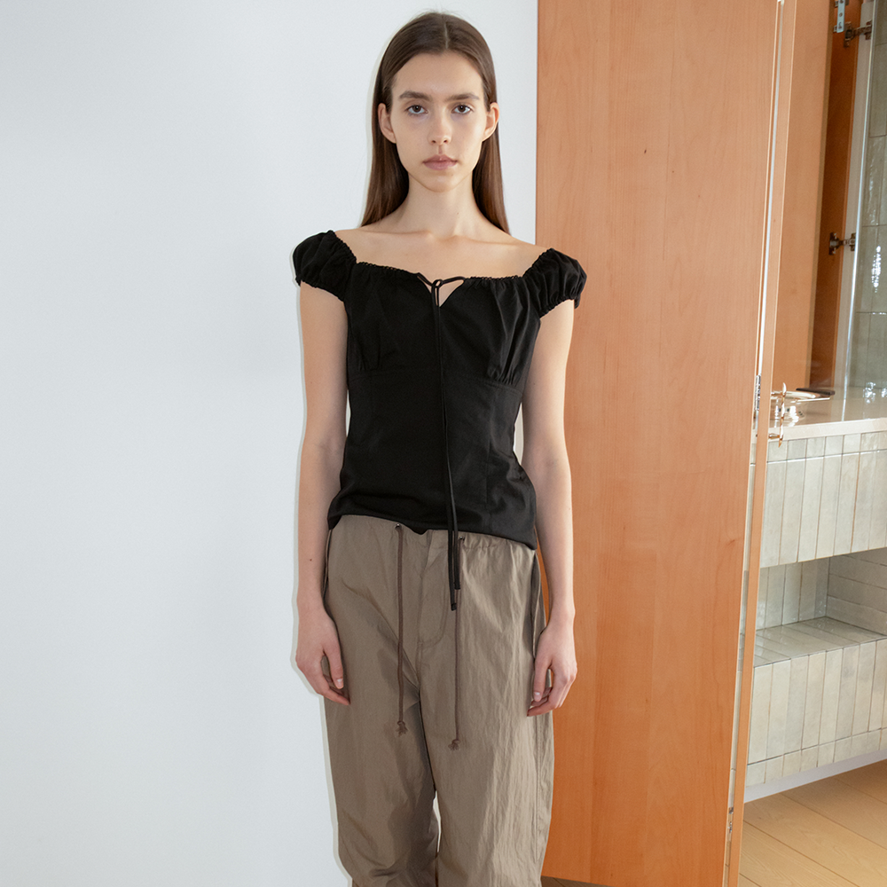 ARTTO Shirred Off-Shoulder Blouse_Black