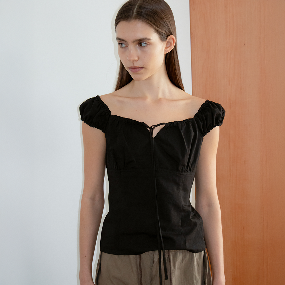 ARTTO Shirred Off-Shoulder Blouse_Black