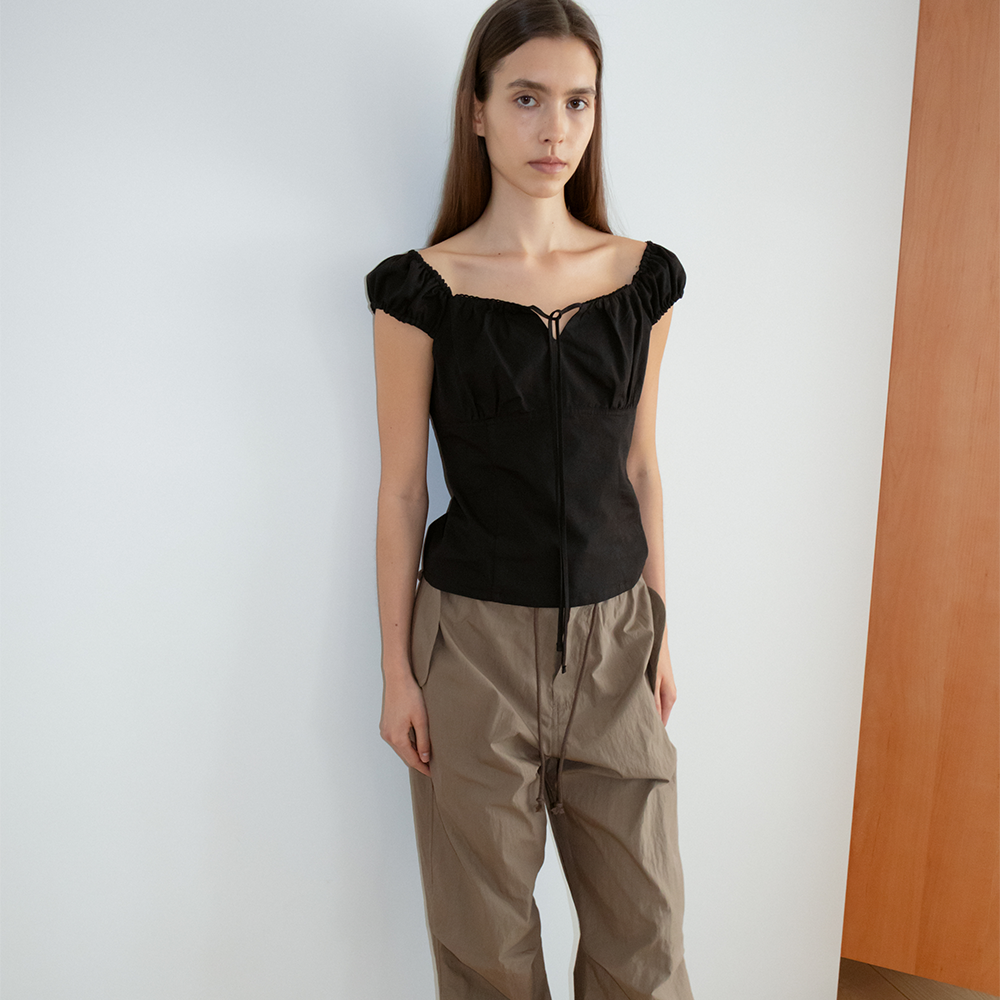 ARTTO Shirred Off-Shoulder Blouse_Black