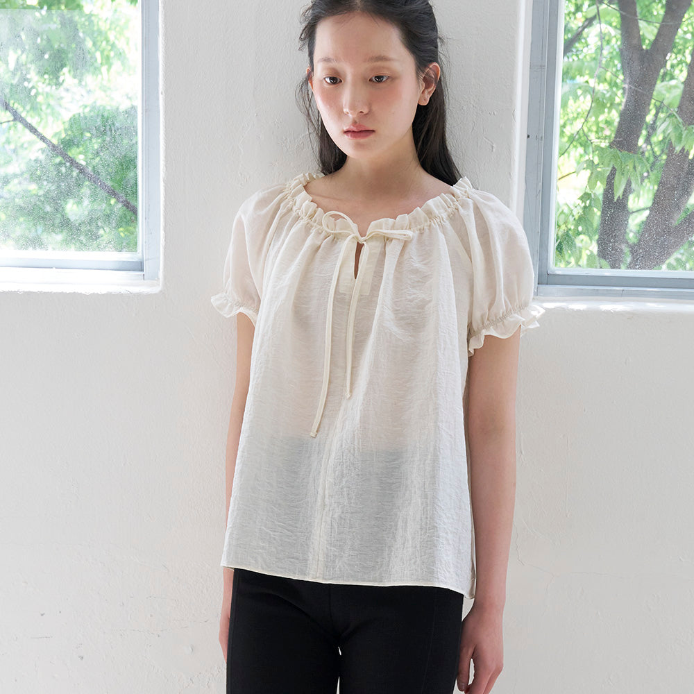 SO IR RUFFLE HEM SHIRRING BLOUSE - IVORY