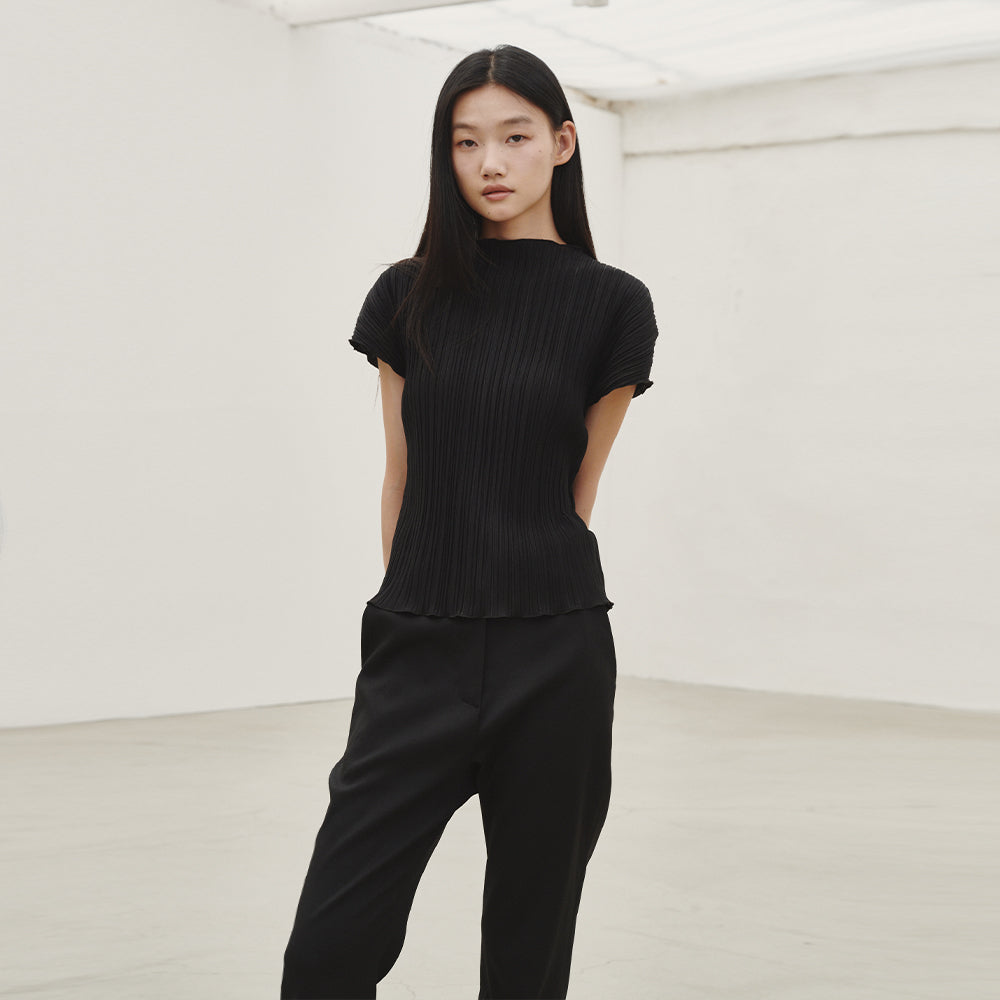 NOUVE Pleated Mock Neck T-shirt - Black