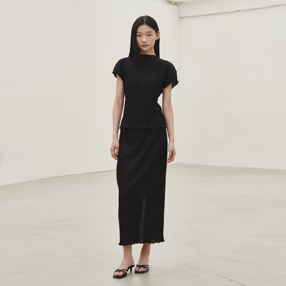 NOUVE Pleated Mock Neck T-shirt - Black
