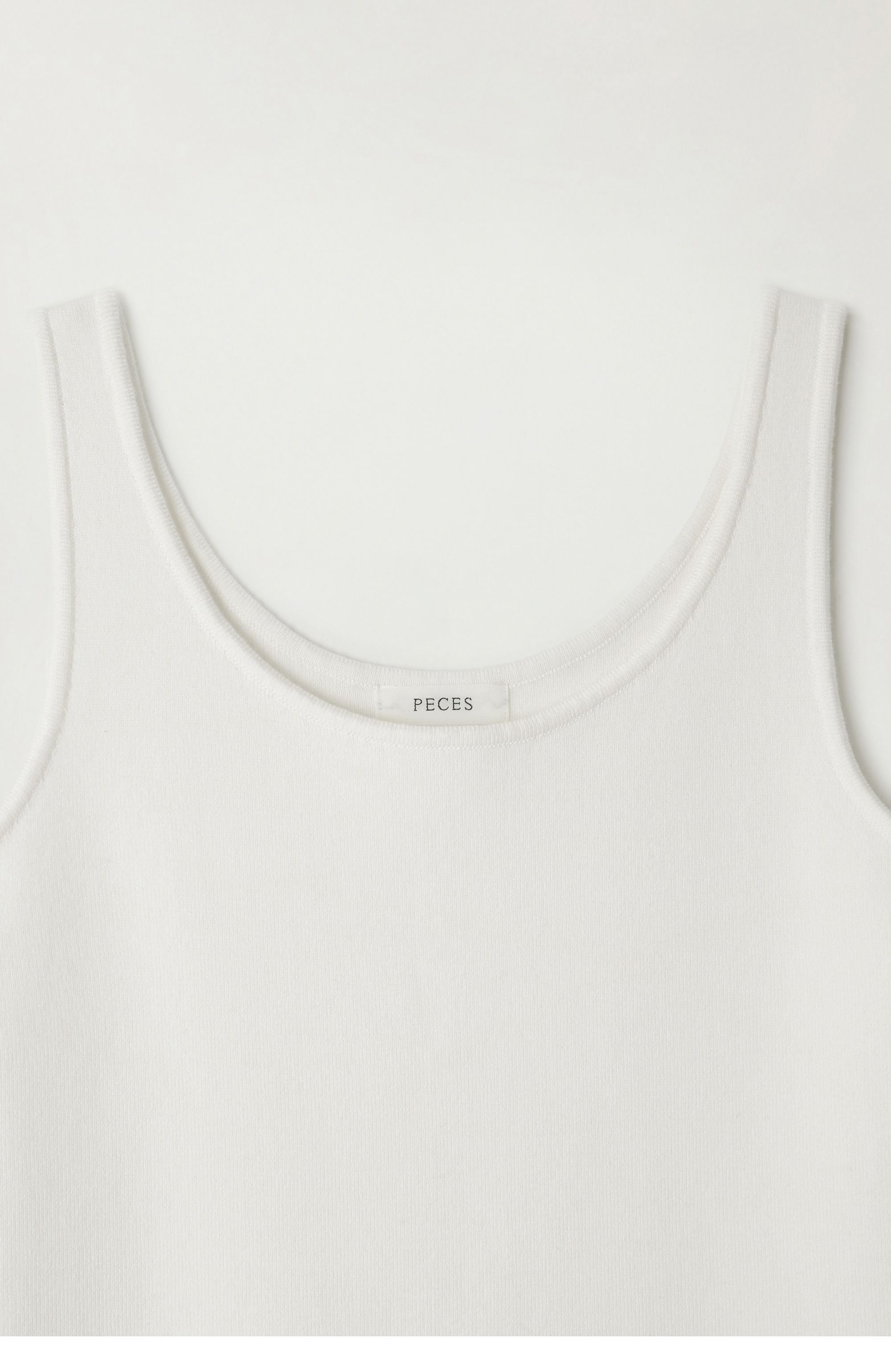peces Foundation sleeveless (White)