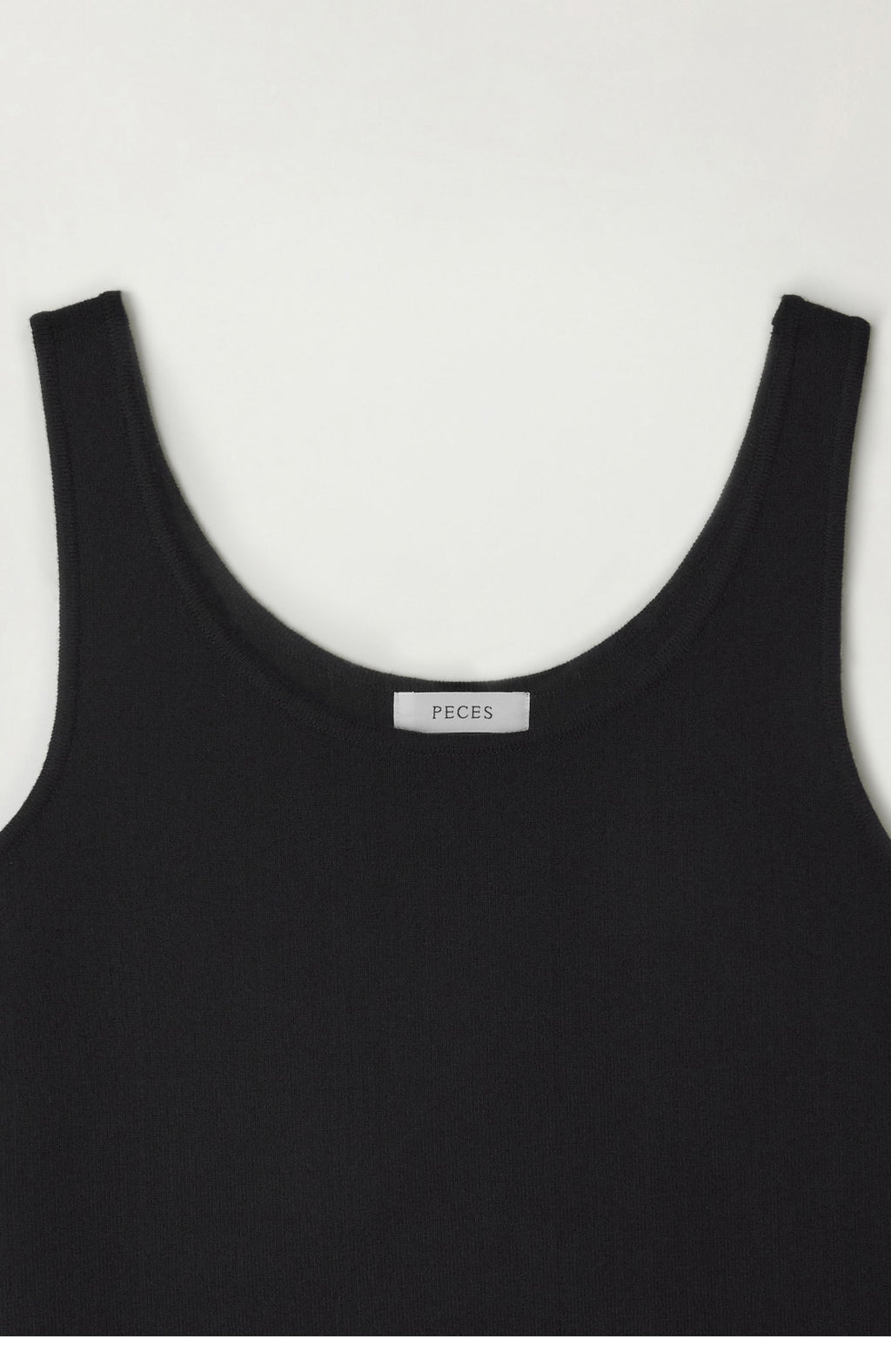 peces Foundation sleeveless (Black)