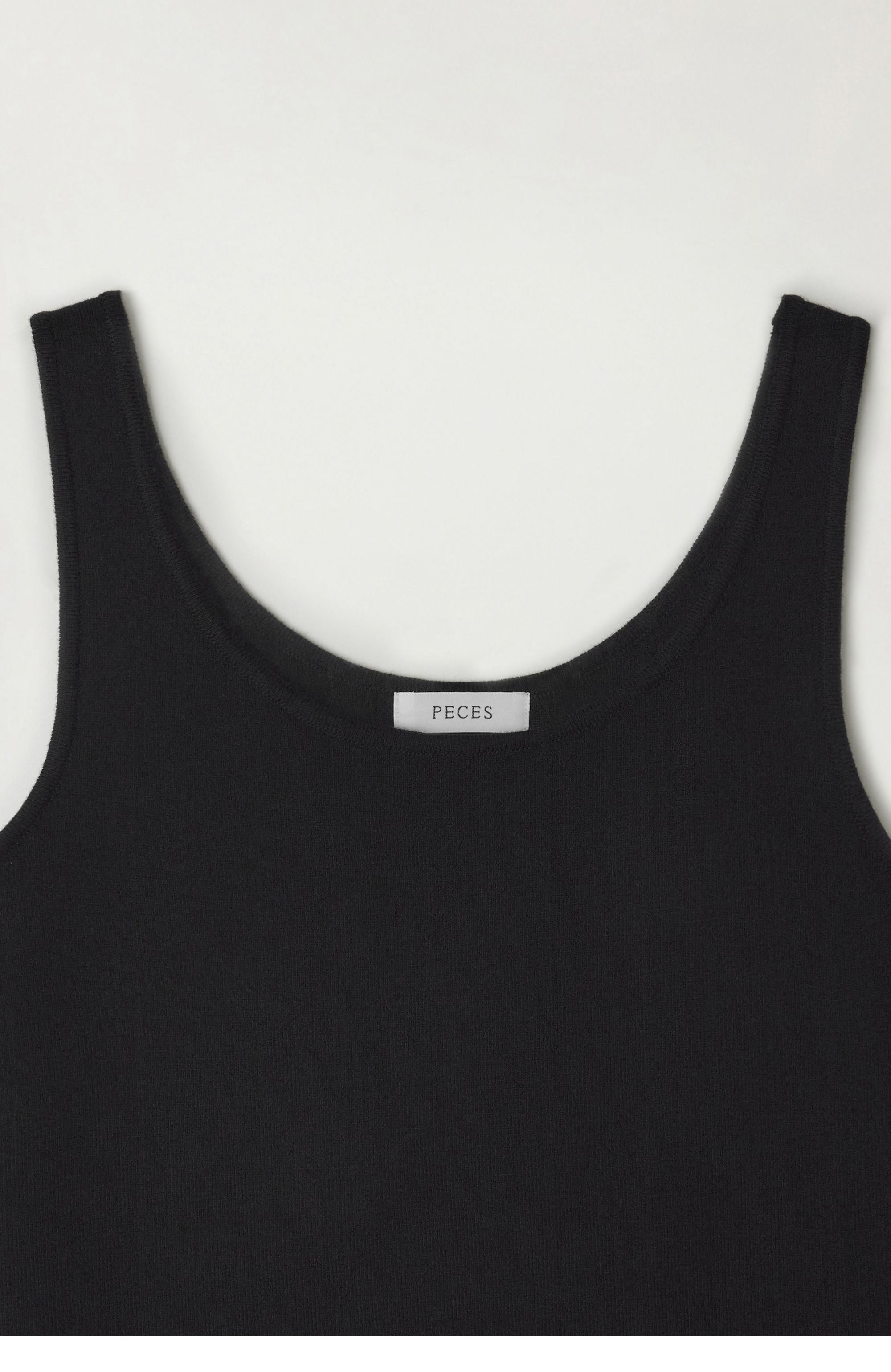 peces Foundation sleeveless (Black)