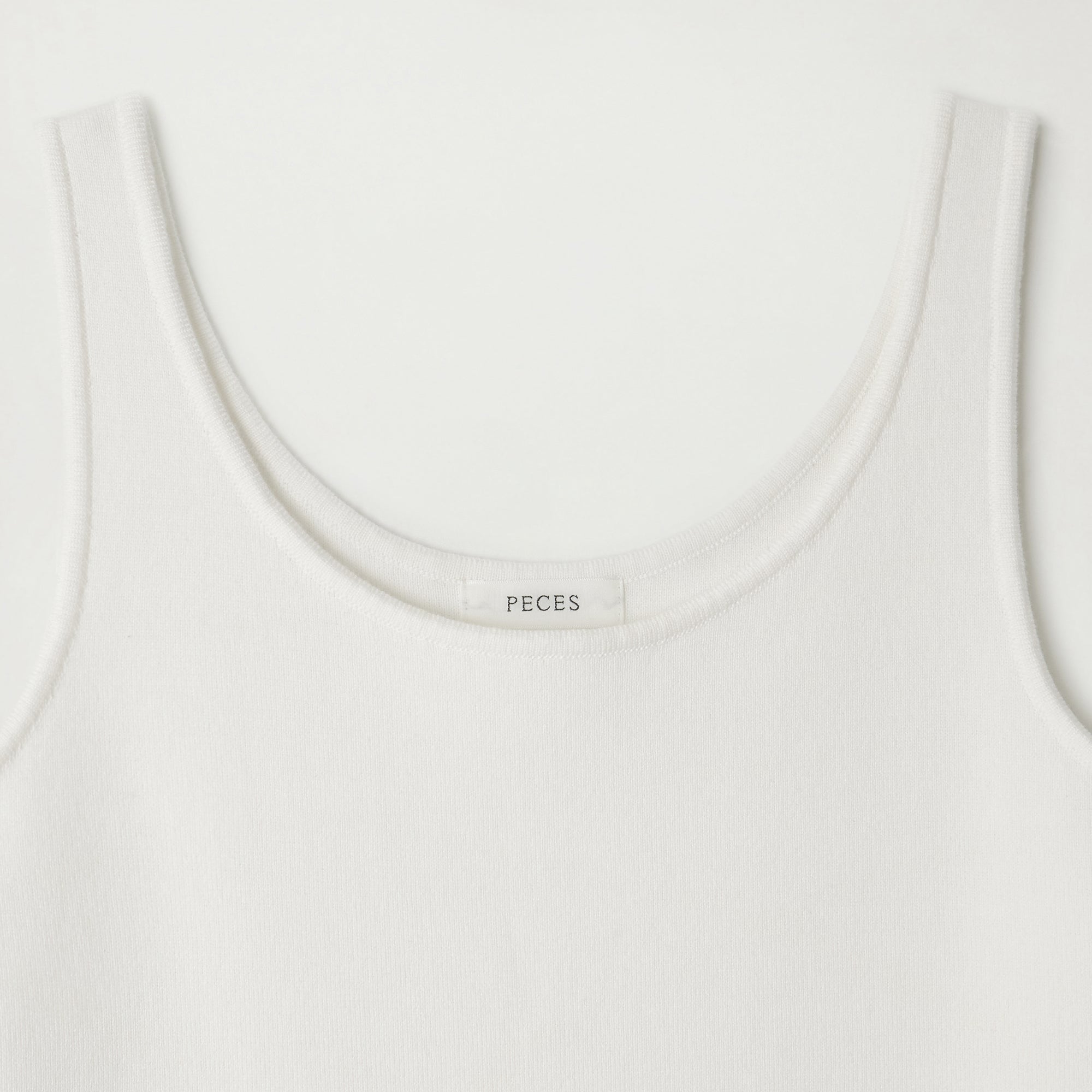 peces Foundation sleeveless (White)