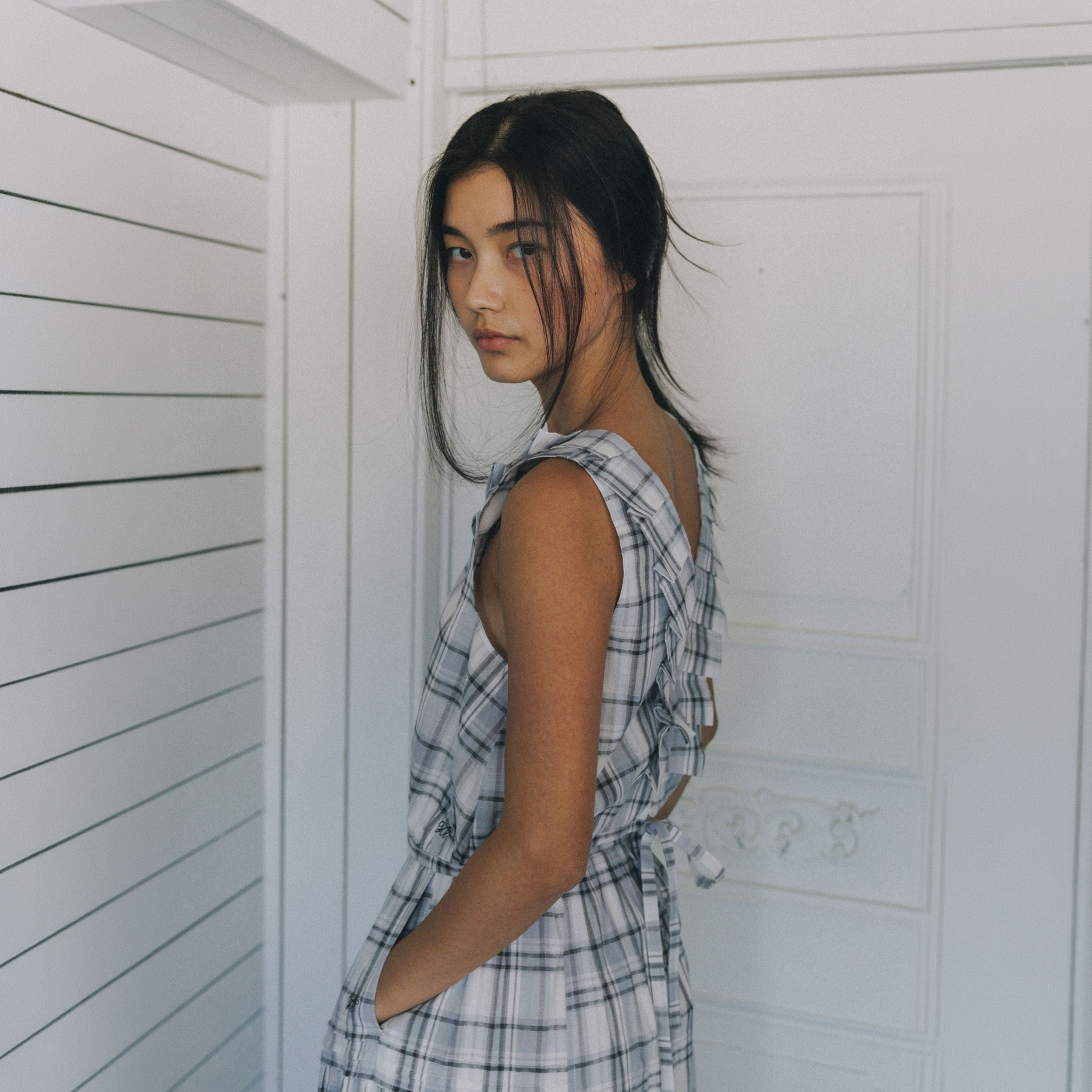 FARVEN SELINA CHECK FRILL-NECK CROP SLEEVELESS_FOG GREY