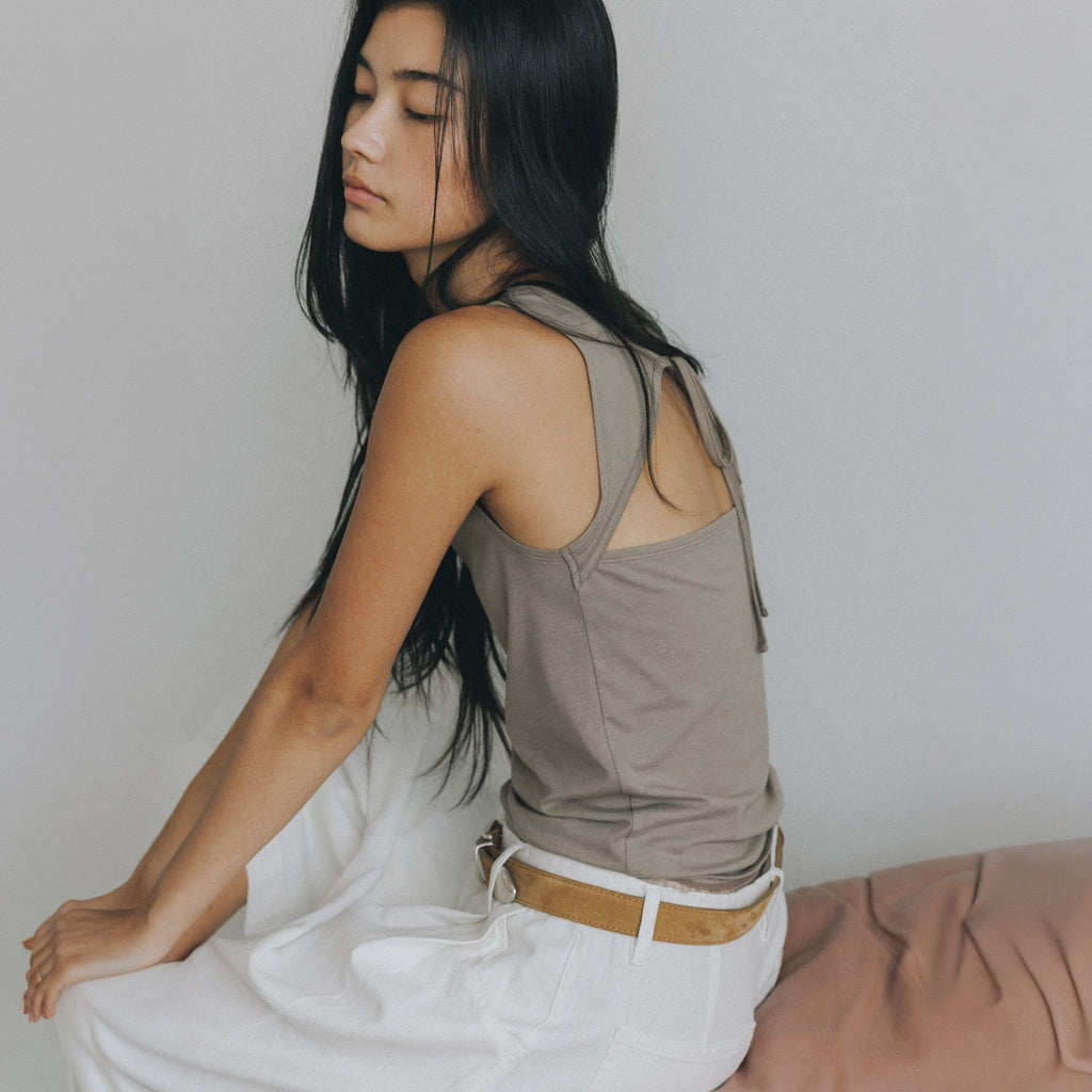FARVEN NOIRA BACK RIBBON SLEEVELESS TOP_BEIGE