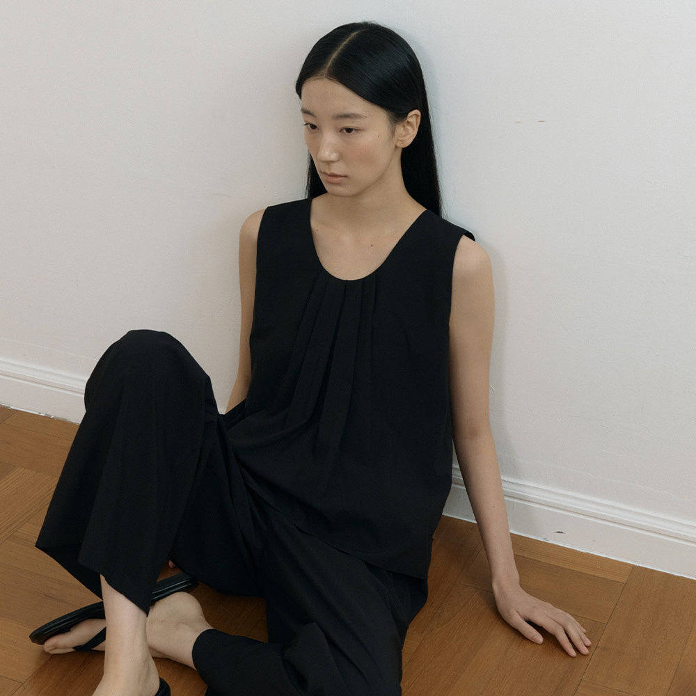LINGSEOUL rayon tucked sleeveless top-black