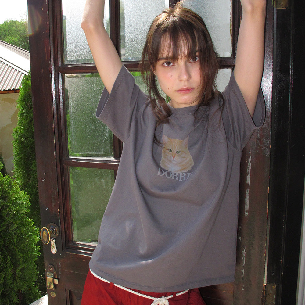 CENTAUR.KR DORRIS CAT WASHED T-SHIRT_CHARCOAL