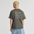 NEW BALANCE NBNEGCA013 / UNI sun kissed graphic short sleeve t-shirt (D/CHARCOAL)