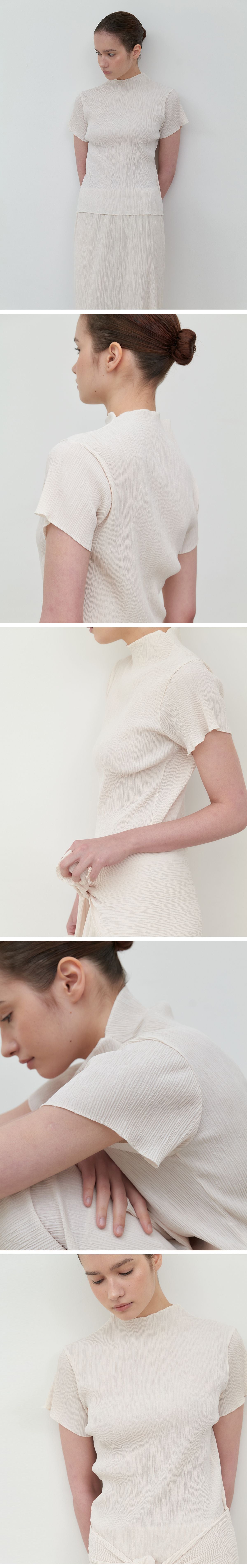 HOURMOND Airy Pleats Mock-neck Tee