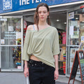 LOW CLASSIC Lc OFF-SHOULDER TEE_SAGE GREEN [LC262TS07GN]