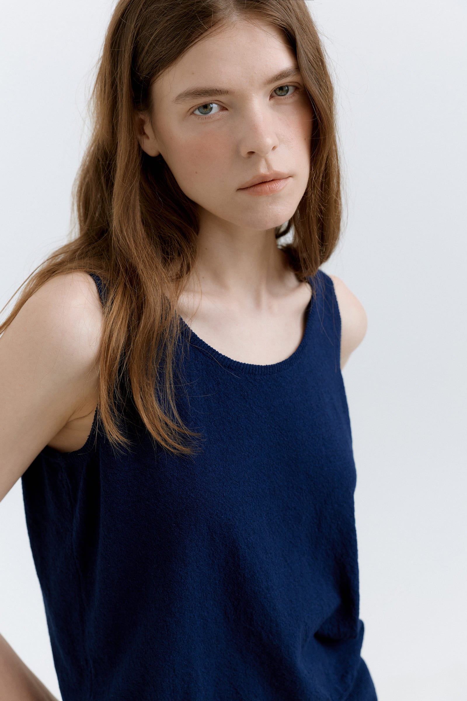 HACER Peony U-Neck Sleeveless (Cobalt Navy)