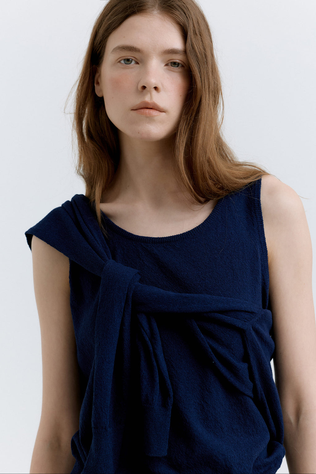 HACER Peony U-Neck Sleeveless (Cobalt Navy)