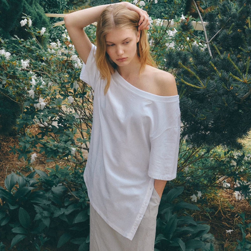 LUMETO Loose fit off-shoulder t-shirt_White