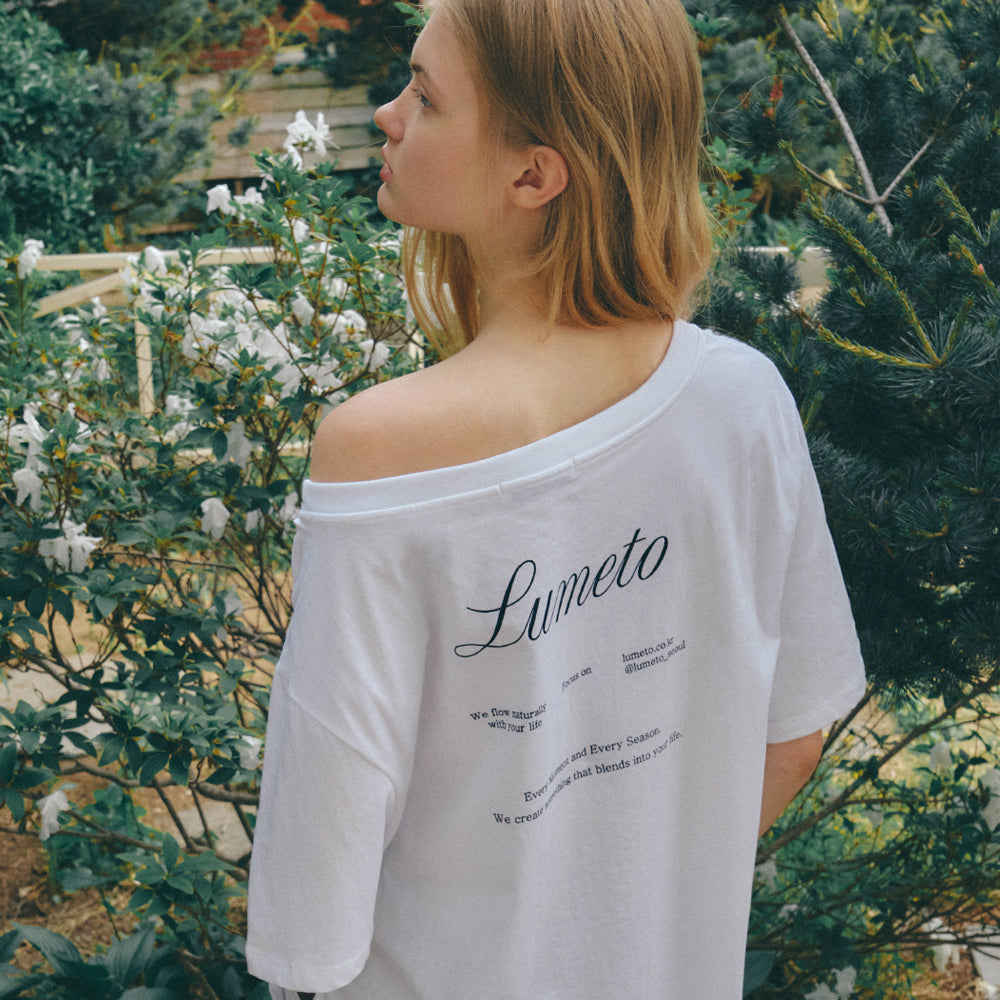 LUMETO Loose fit off-shoulder t-shirt_White