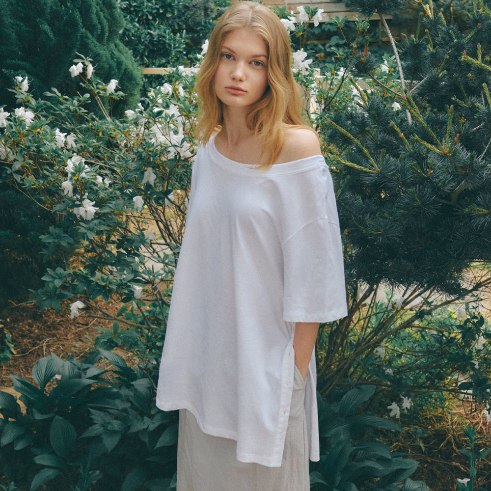 LUMETO Loose fit off-shoulder t-shirt_White