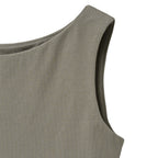 NOIRER FOR WOMEN Boat neck sleeveless t-shirt (ashed khaki)