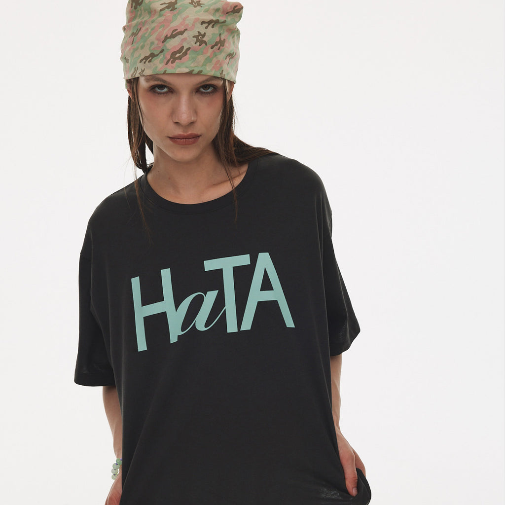 HATA HaTA Signature Graphic T-Shirt_Charcoal
