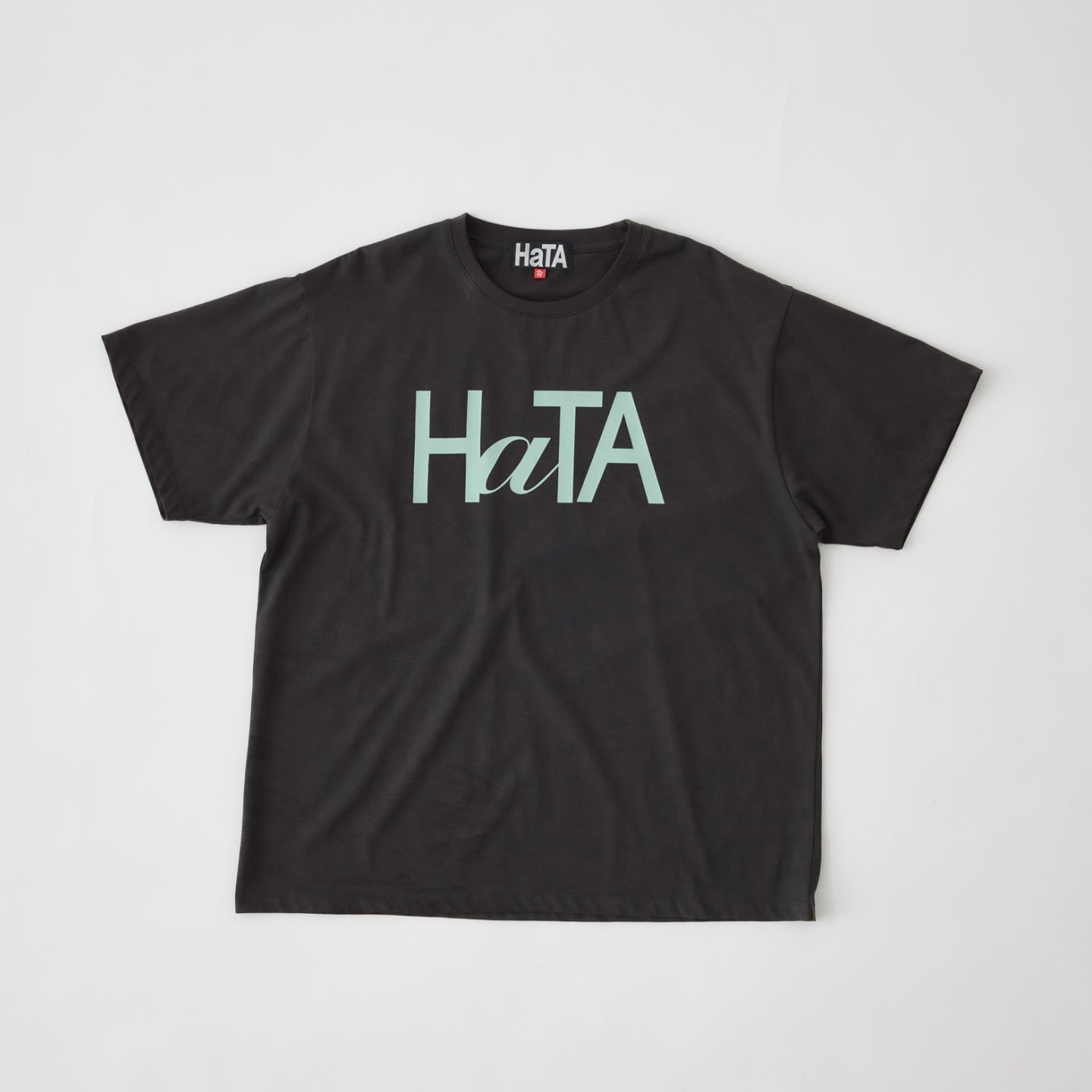 HATA HaTA Signature Graphic T-Shirt_Charcoal