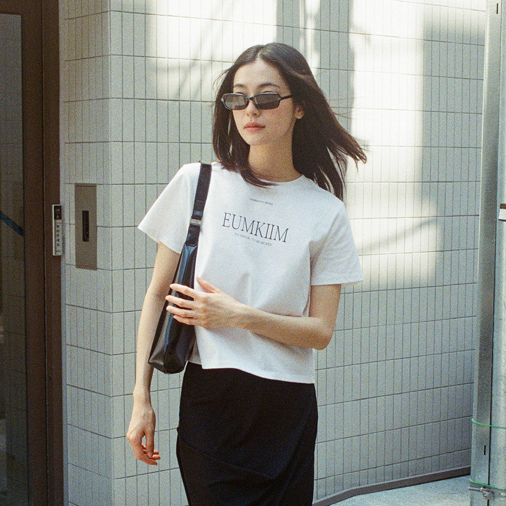 EMKM Minimal logo half sleeve t-shirt_WHITE
