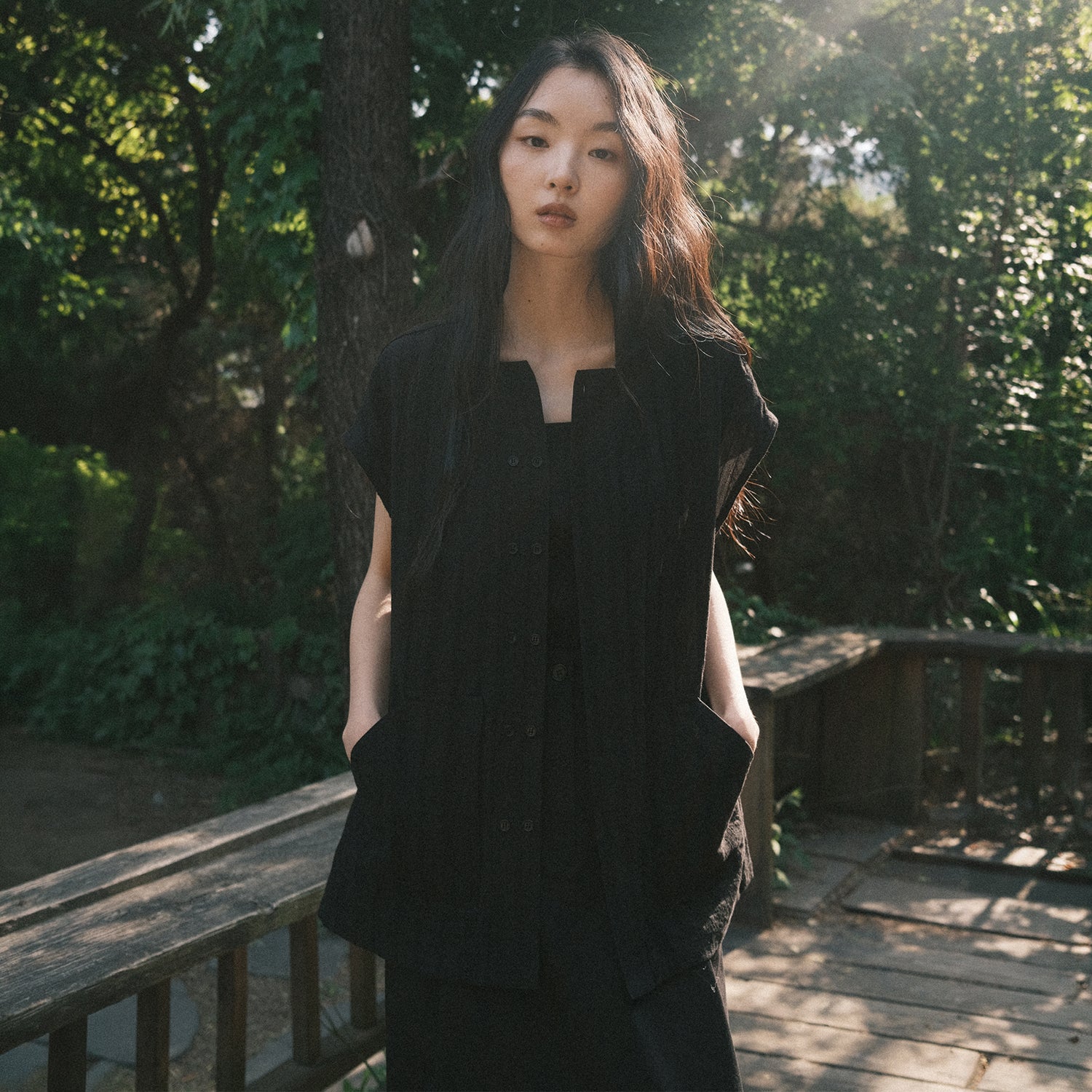AUBE SEOUL CHINA COLLAR LACE VEST [BLACK]