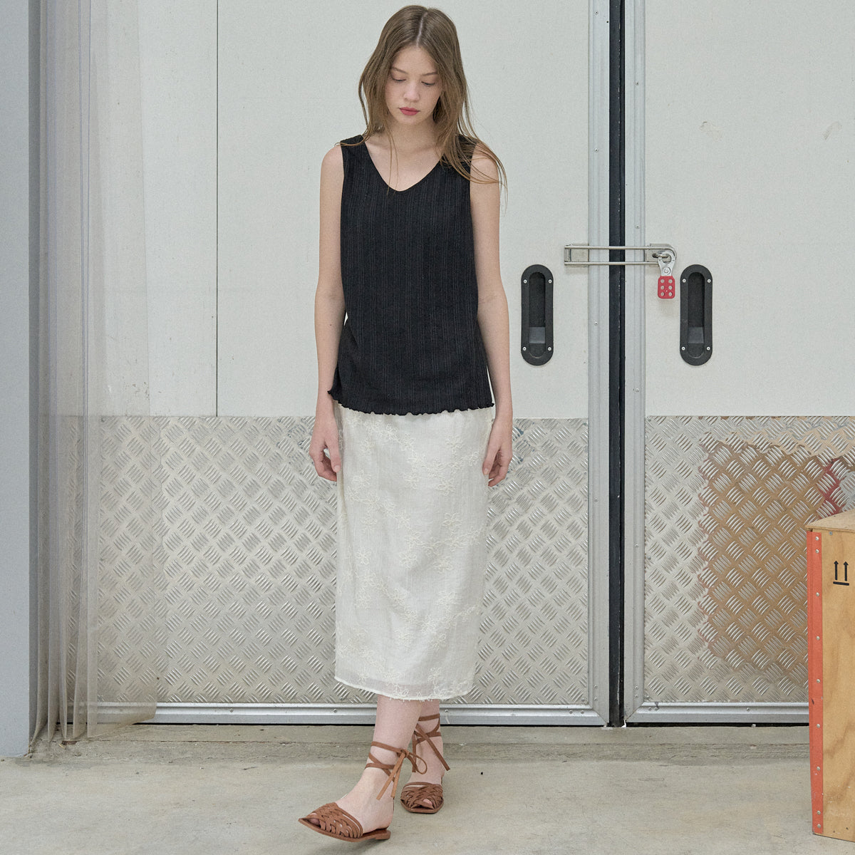 AVANT-G Knit Sleeveless Top - BLACK