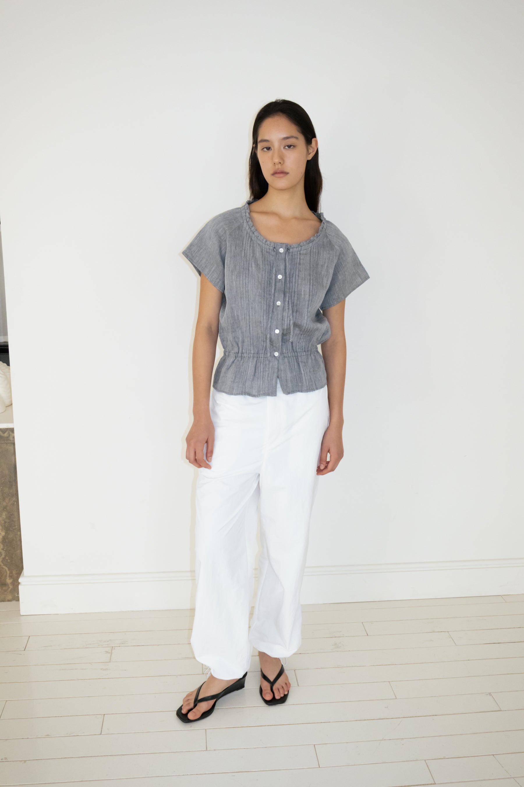 NCSSRY Pure Linen Tuck Half Blouse (Black)