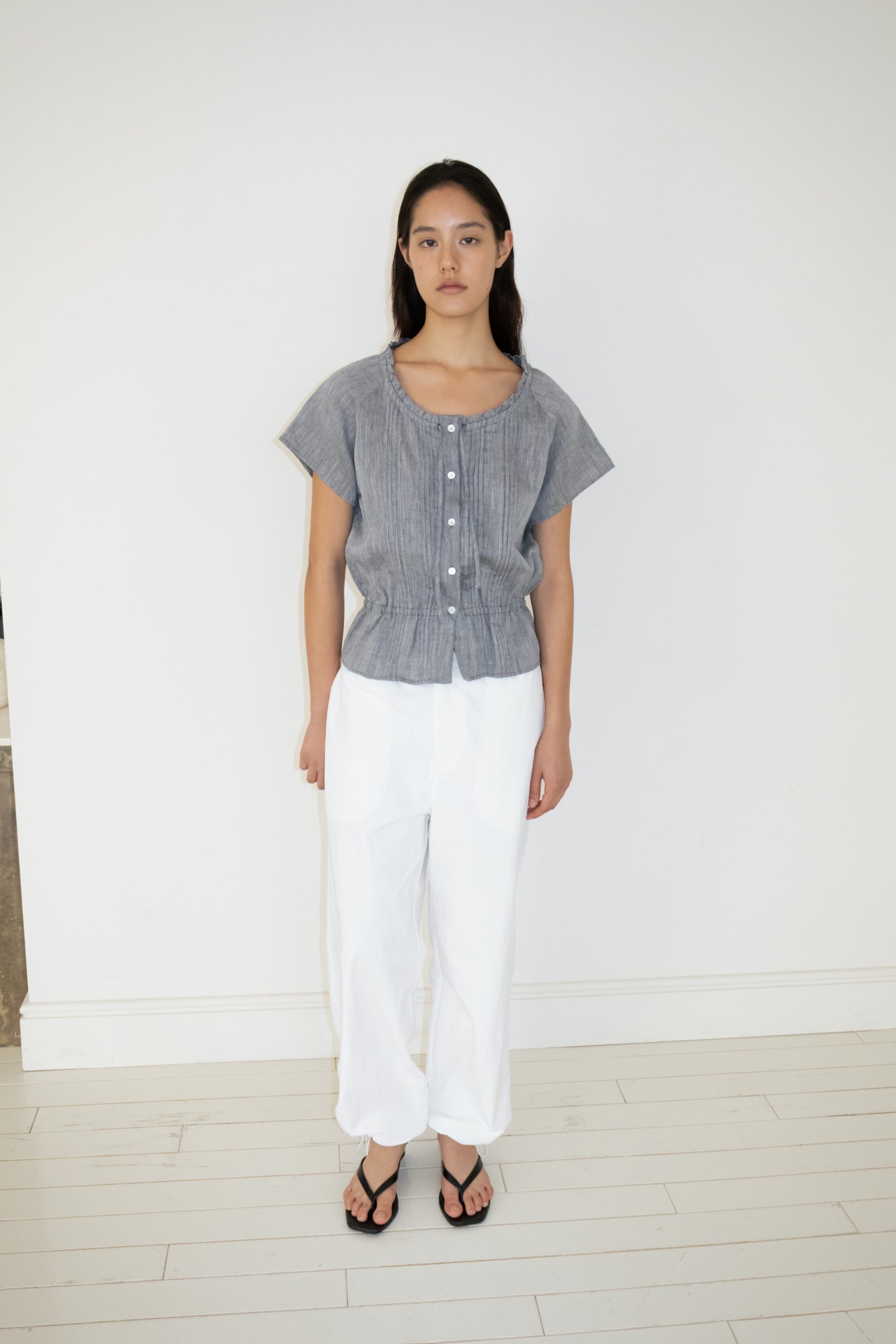 NCSSRY Pure Linen Tuck Half Blouse (Black)