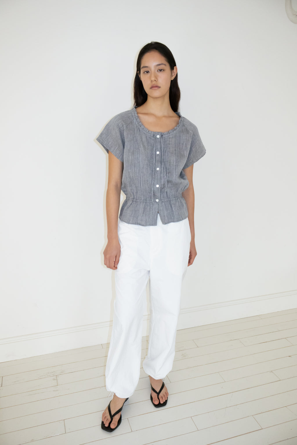 NCSSRY Pure Linen Tuck Half Blouse (Black)