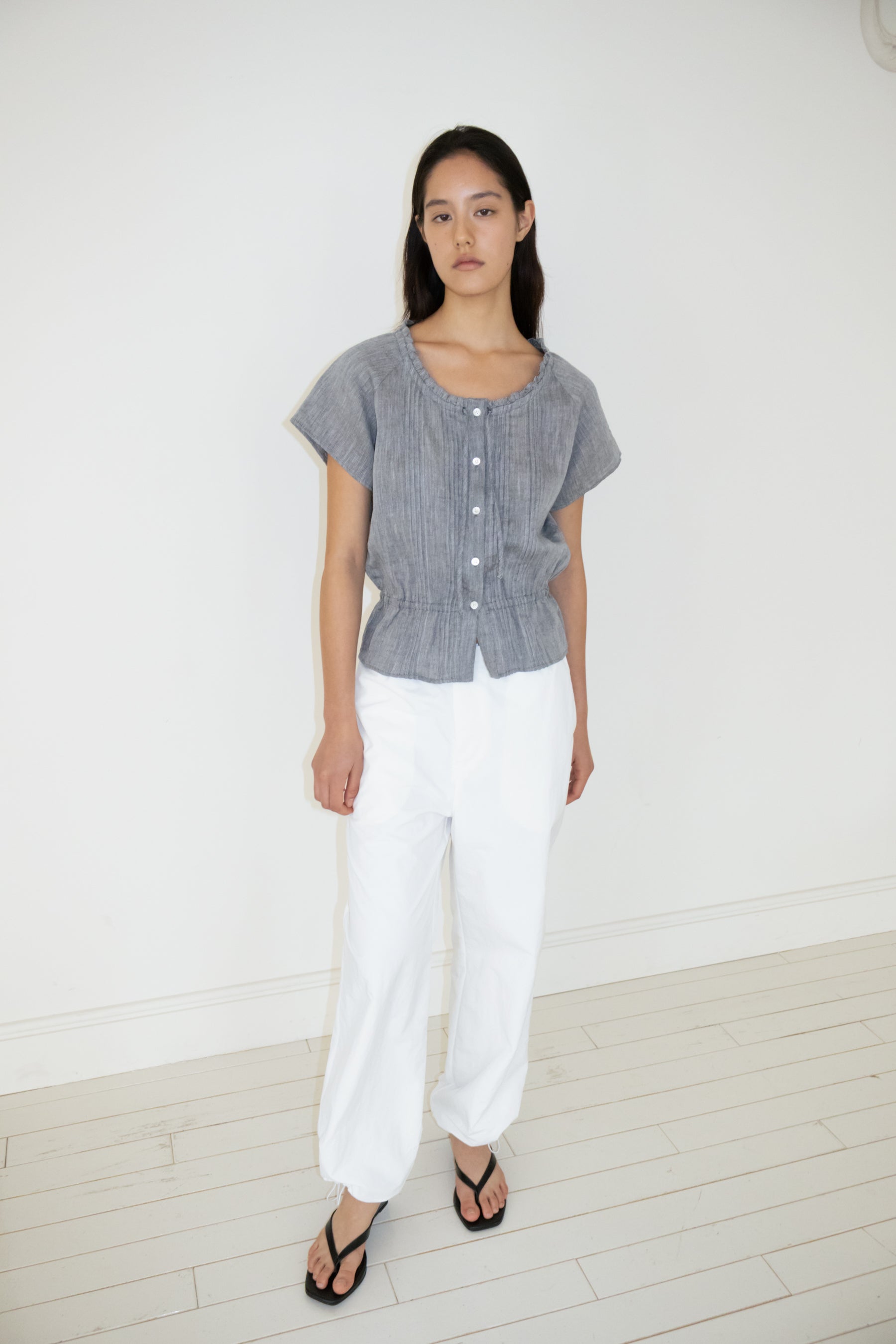 NCSSRY Pure Linen Tuck Half Blouse (Black)