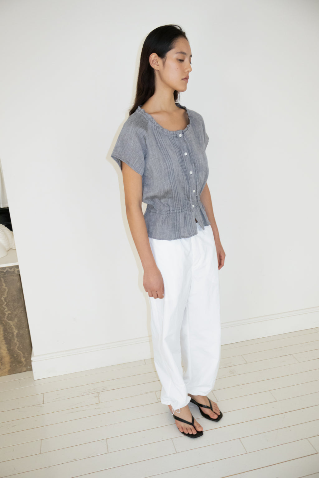 NCSSRY Pure Linen Tuck Half Blouse (Black)