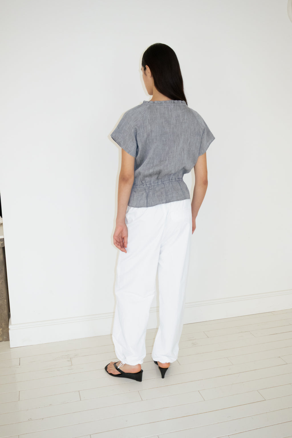 NCSSRY Pure Linen Tuck Half Blouse (Black)