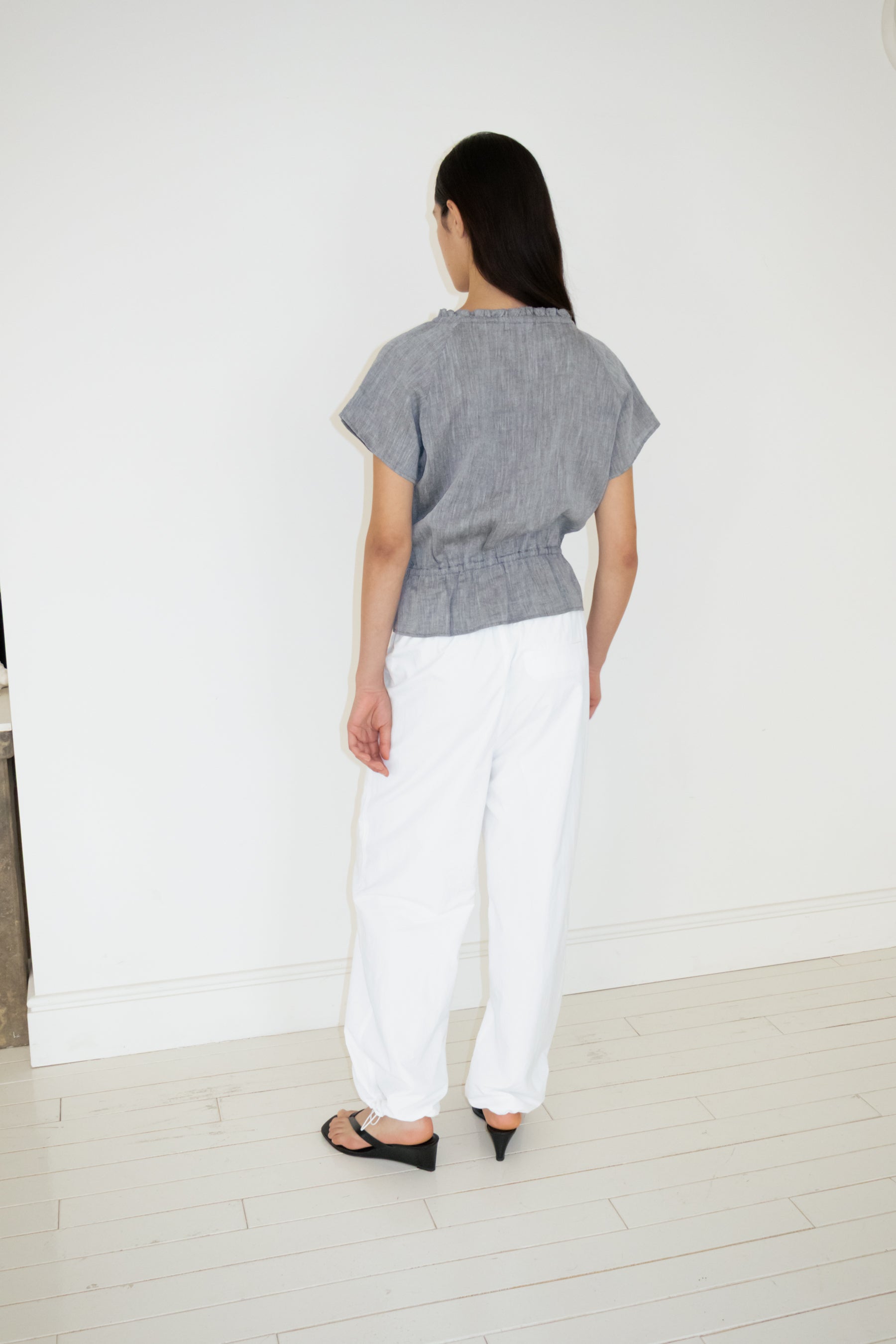 NCSSRY Pure Linen Tuck Half Blouse (Black)