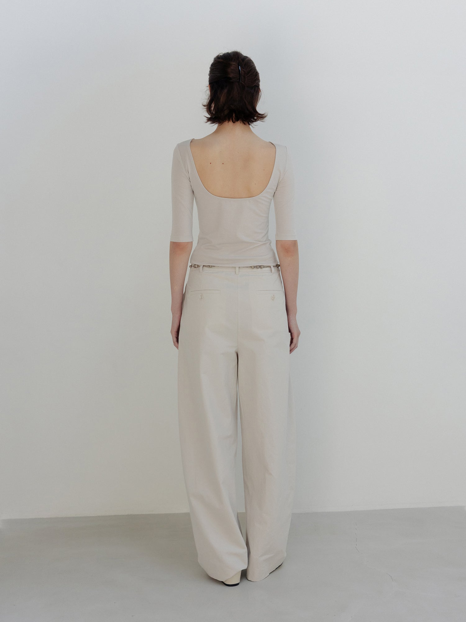 MOIA backless cotton t-shirt (mist beige)