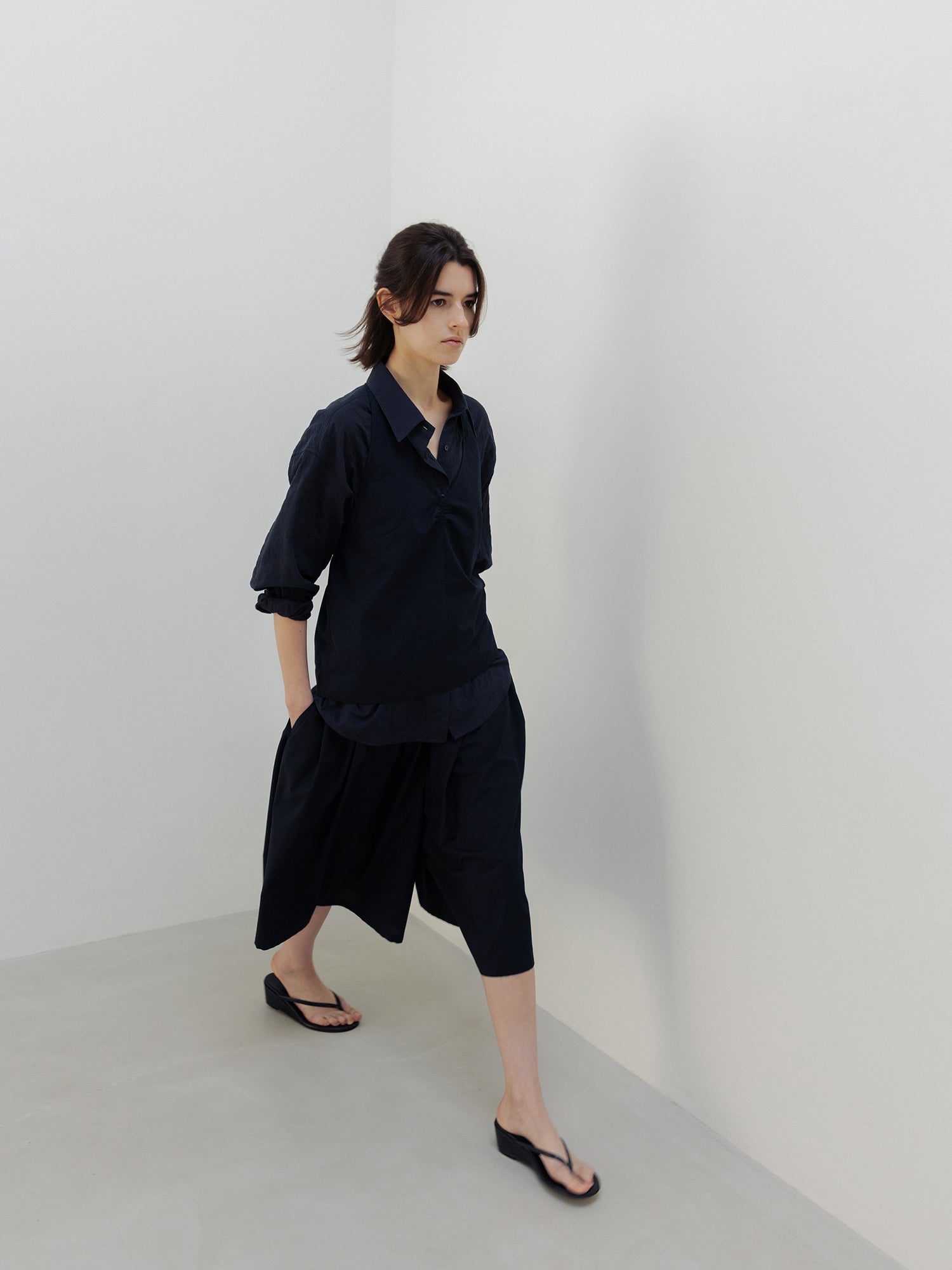MOIA breeze halter blouse (navy)
