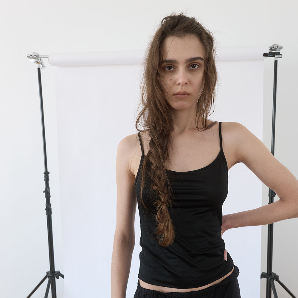 NOTHINGEVERYTHING CLASSIC SLEEVELESS TOP IN GLOSSY BLACK