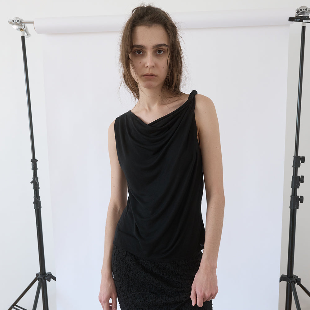 NOTHINGEVERYTHING DRAPE TWIST SLEEVELESS TOP IN BLACK