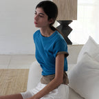ANDNEEDS Bessette half tee (blue)