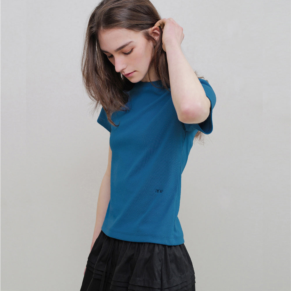 ANDNEEDS Bessette half tee (blue)