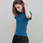 ANDNEEDS Bessette half tee (blue)