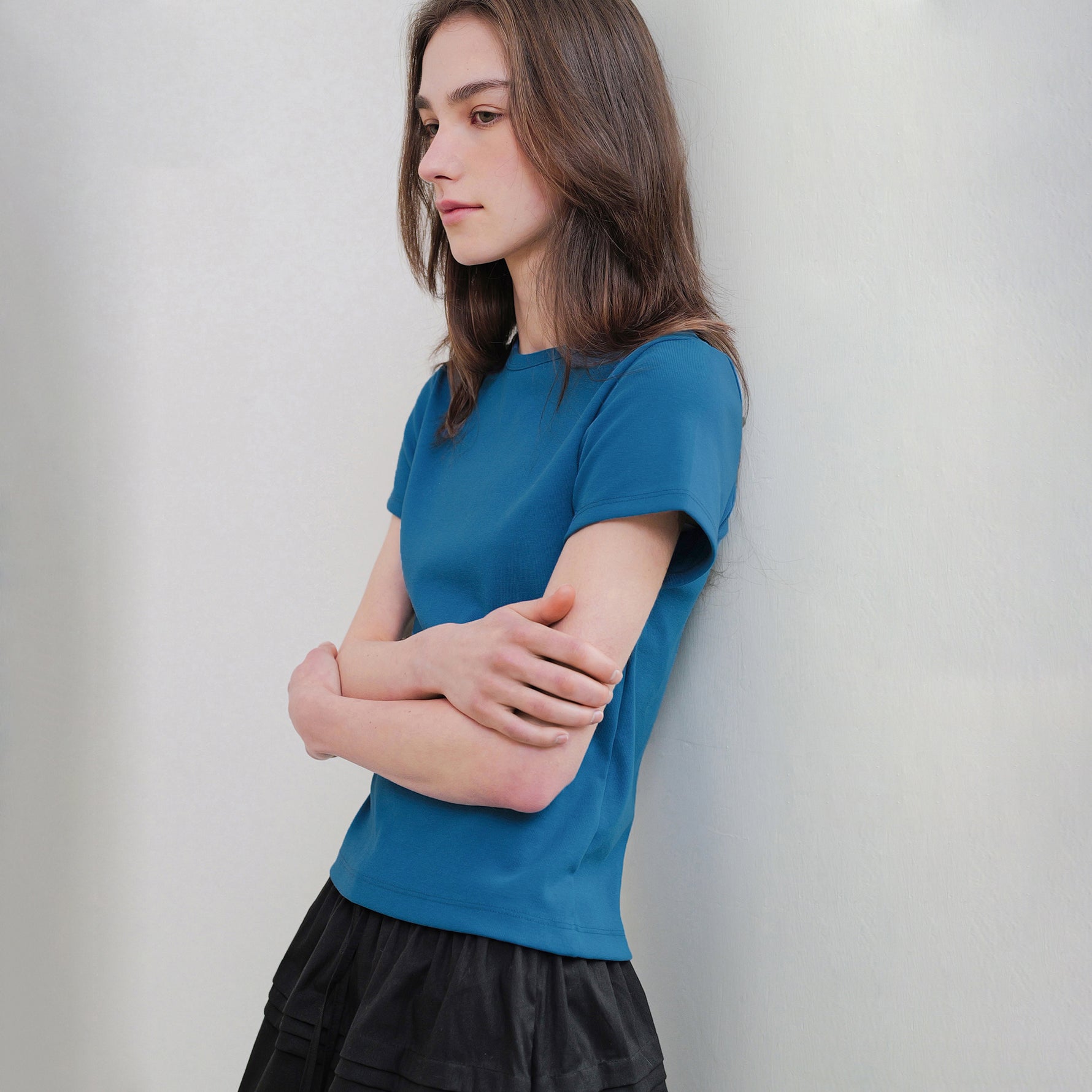 ANDNEEDS Bessette half tee (blue)