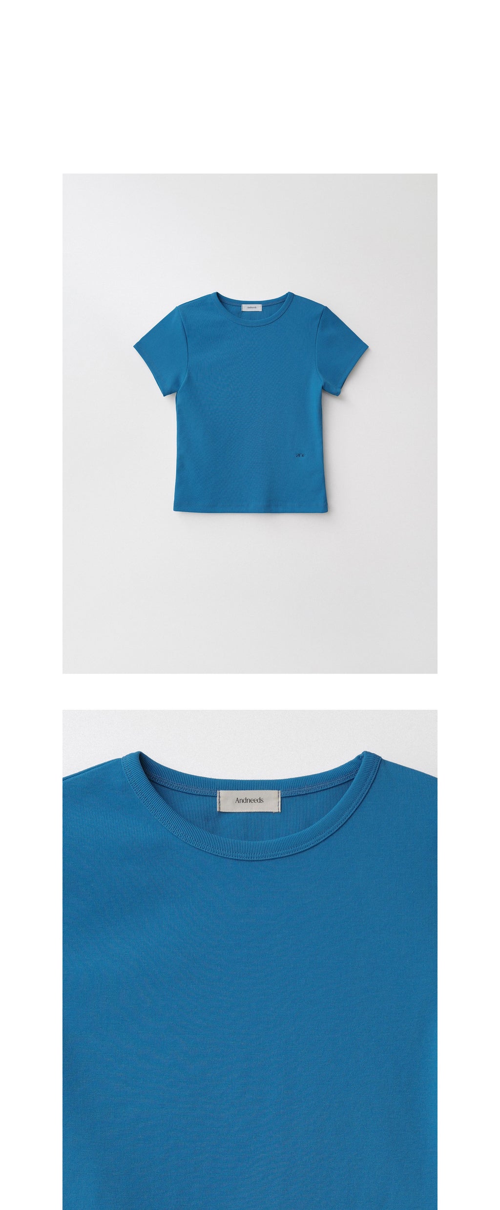 ANDNEEDS Bessette half tee (blue)
