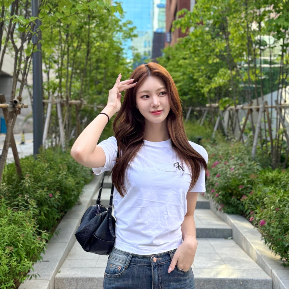 Calvin Klein Jeans [CK] Women’s Regular Fit Small Monogram Logo Short Sleeve T-Shirt 47AB801 YAA