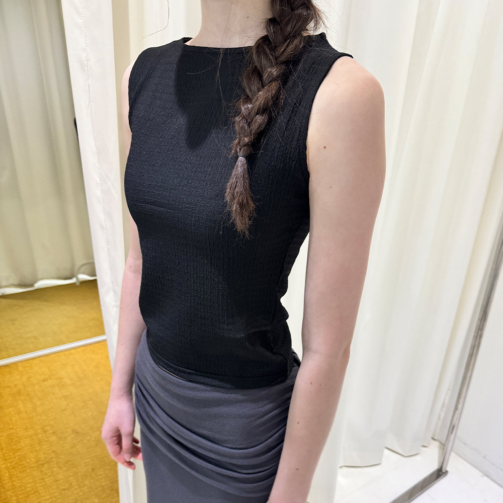 ROMANTINUER Boat Neck Slim Sleeveless Top (Black)